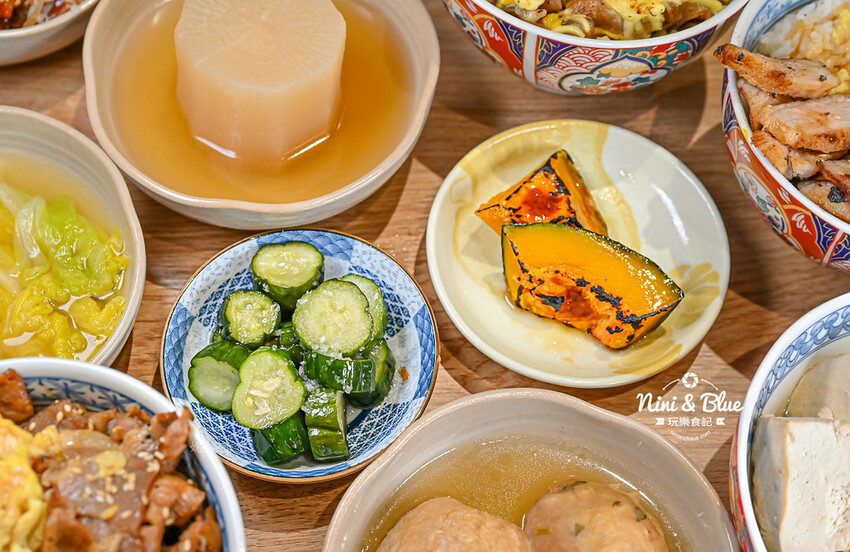 台中大里燒肉丼飯，還有熱湯免費續~對面就有停車場