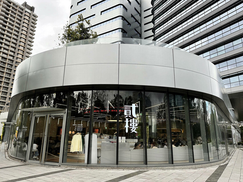 亞東醫院美食推薦，貳樓板橋店，板橋寵物友善餐廳，科技感裝潢，