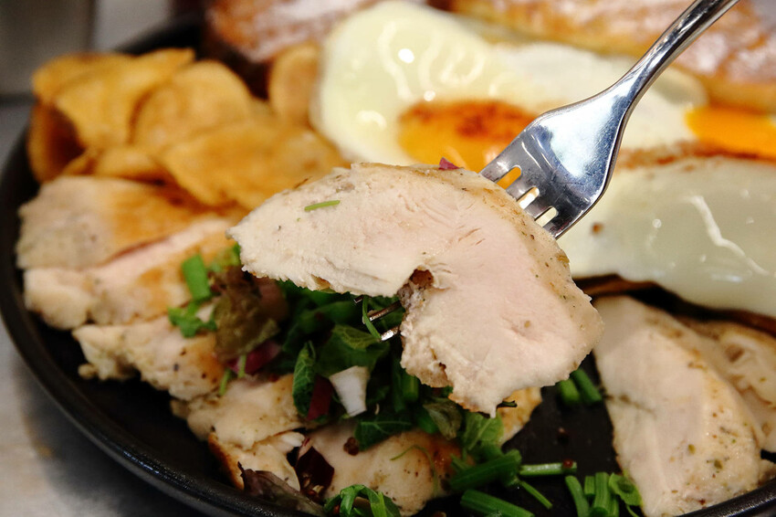 亞東醫院美食推薦，貳樓板橋店，板橋寵物友善餐廳，科技感裝潢，