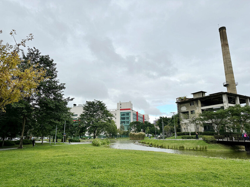亞東醫院美食推薦，貳樓板橋店，板橋寵物友善餐廳，科技感裝潢，