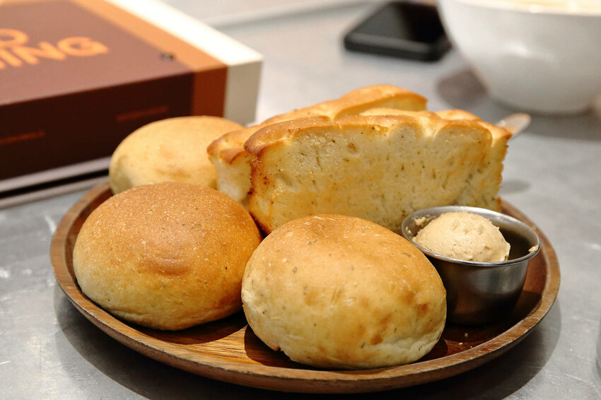 亞東醫院美食推薦，貳樓板橋店，板橋寵物友善餐廳，科技感裝潢，