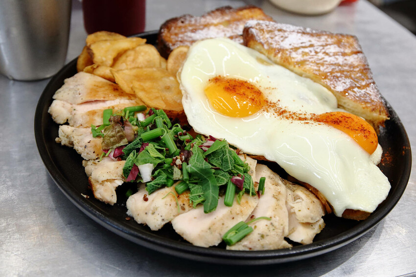 亞東醫院美食推薦，貳樓板橋店，板橋寵物友善餐廳，科技感裝潢，