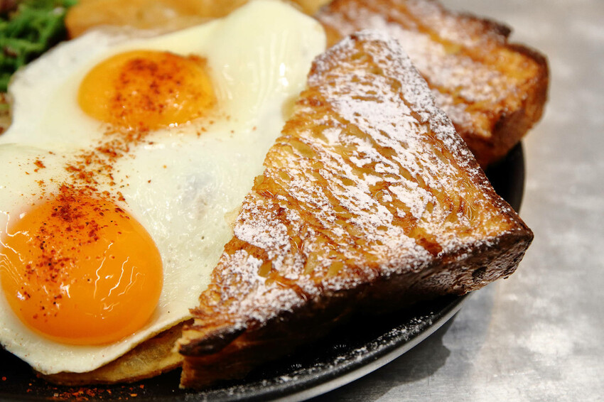 亞東醫院美食推薦，貳樓板橋店，板橋寵物友善餐廳，科技感裝潢，