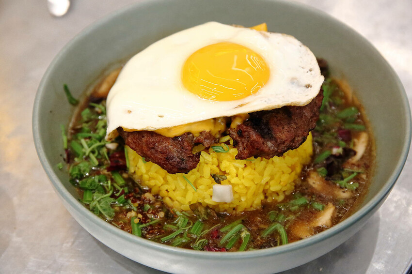 亞東醫院美食推薦，貳樓板橋店，板橋寵物友善餐廳，科技感裝潢，