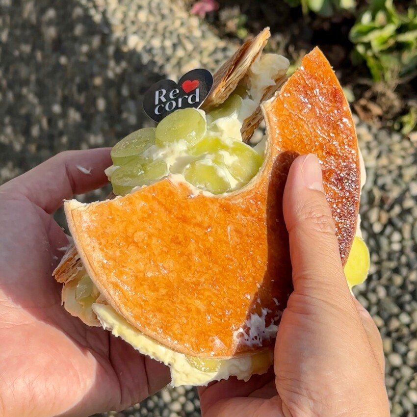 日本超人氣打卡美食「唱片行千層酥」插旗新竹巨城啦！免出國就能吃到！入口充滿奶香的酥脆口感，與濃濃焦糖香層層交疊，真的吃一次就愛上！ - 阿華田的美食日記
