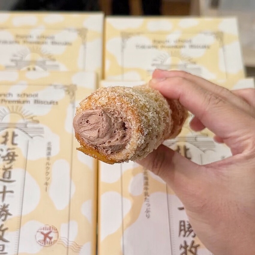 日本超人氣打卡美食「唱片行千層酥」插旗新竹巨城啦！免出國就能吃到！入口充滿奶香的酥脆口感，與濃濃焦糖香層層交疊，真的吃一次就愛上！ - 阿華田的美食日記