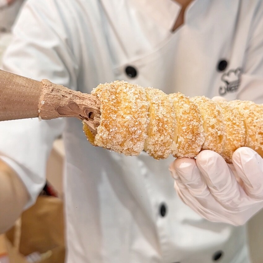 日本超人氣打卡美食「唱片行千層酥」插旗新竹巨城啦！免出國就能吃到！入口充滿奶香的酥脆口感，與濃濃焦糖香層層交疊，真的吃一次就愛上！ - 阿華田的美食日記