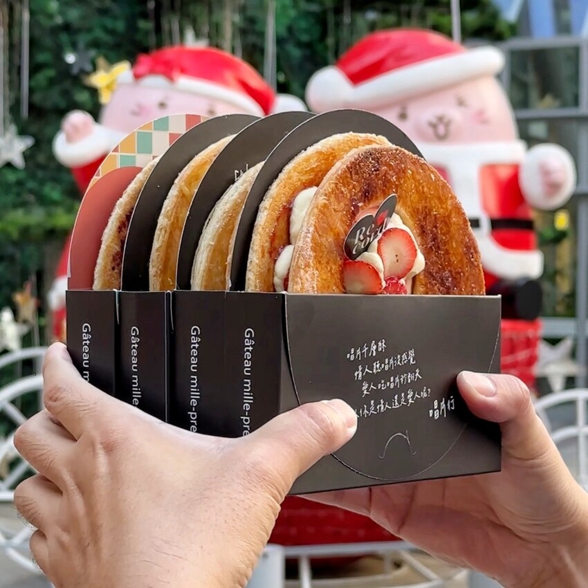 日本超人氣打卡美食「唱片行千層酥」插旗新竹巨城啦！免出國就能吃到！入口充滿奶香的酥脆口感，與濃濃焦糖香層層交疊，真的吃一次就愛上！ - 阿華田的美食日記