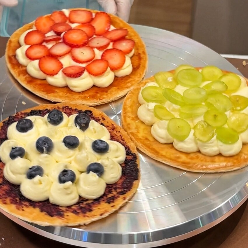 日本超人氣打卡美食「唱片行千層酥」插旗新竹巨城啦！免出國就能吃到！入口充滿奶香的酥脆口感，與濃濃焦糖香層層交疊，真的吃一次就愛上！ - 阿華田的美食日記