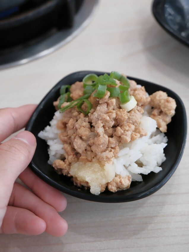 [台中沙鹿]京川鍋物 台中沙鹿店｜沙鹿店限定鍋物『蒜香爆蛤鍋』｜+$10元無鍋料換蔬菜｜涼麵、熟食周邊吃到飽｜內附菜單 - 萍姐愛分享