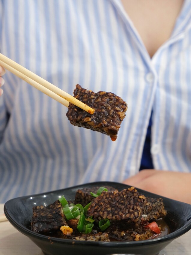 [台中沙鹿]京川鍋物 台中沙鹿店｜沙鹿店限定鍋物『蒜香爆蛤鍋』｜+$10元無鍋料換蔬菜｜涼麵、熟食周邊吃到飽｜內附菜單 - 萍姐愛分享