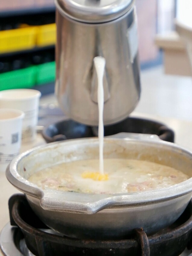 [台中沙鹿]京川鍋物 台中沙鹿店｜沙鹿店限定鍋物『蒜香爆蛤鍋』｜+$10元無鍋料換蔬菜｜涼麵、熟食周邊吃到飽｜內附菜單 - 萍姐愛分享