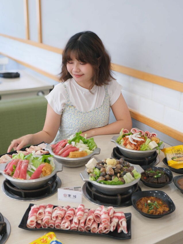 [台中沙鹿]京川鍋物 台中沙鹿店｜沙鹿店限定鍋物『蒜香爆蛤鍋』｜+$10元無鍋料換蔬菜｜涼麵、熟食周邊吃到飽｜內附菜單 - 萍姐愛分享