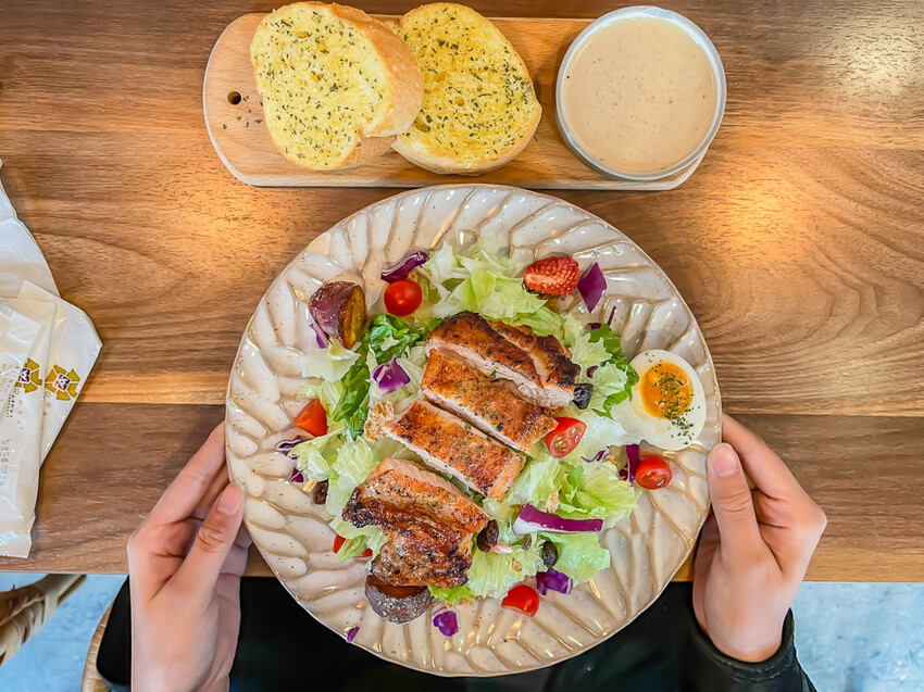 鳳山兵仔市無名魚皮湯，在地人狂推美味秘境。