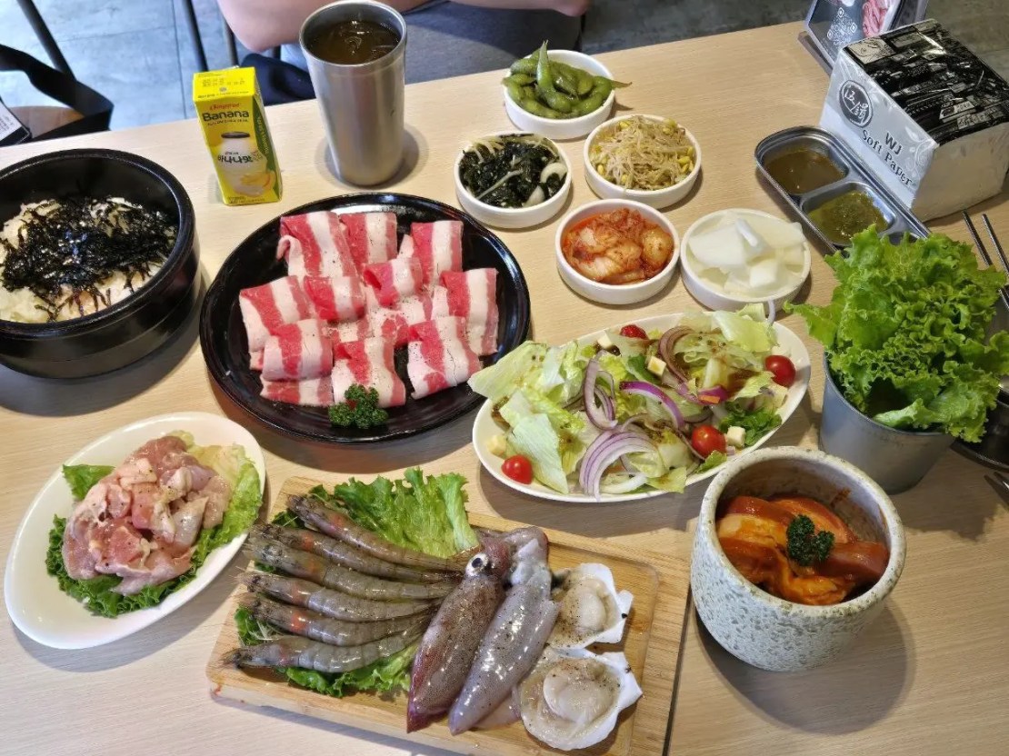 燒桶子｜秘製豬肉甕太銷魂！雙人套餐超澎湃！桃園燒肉推薦、桃園聚餐推薦、桃園美食推薦、桃園韓式推薦