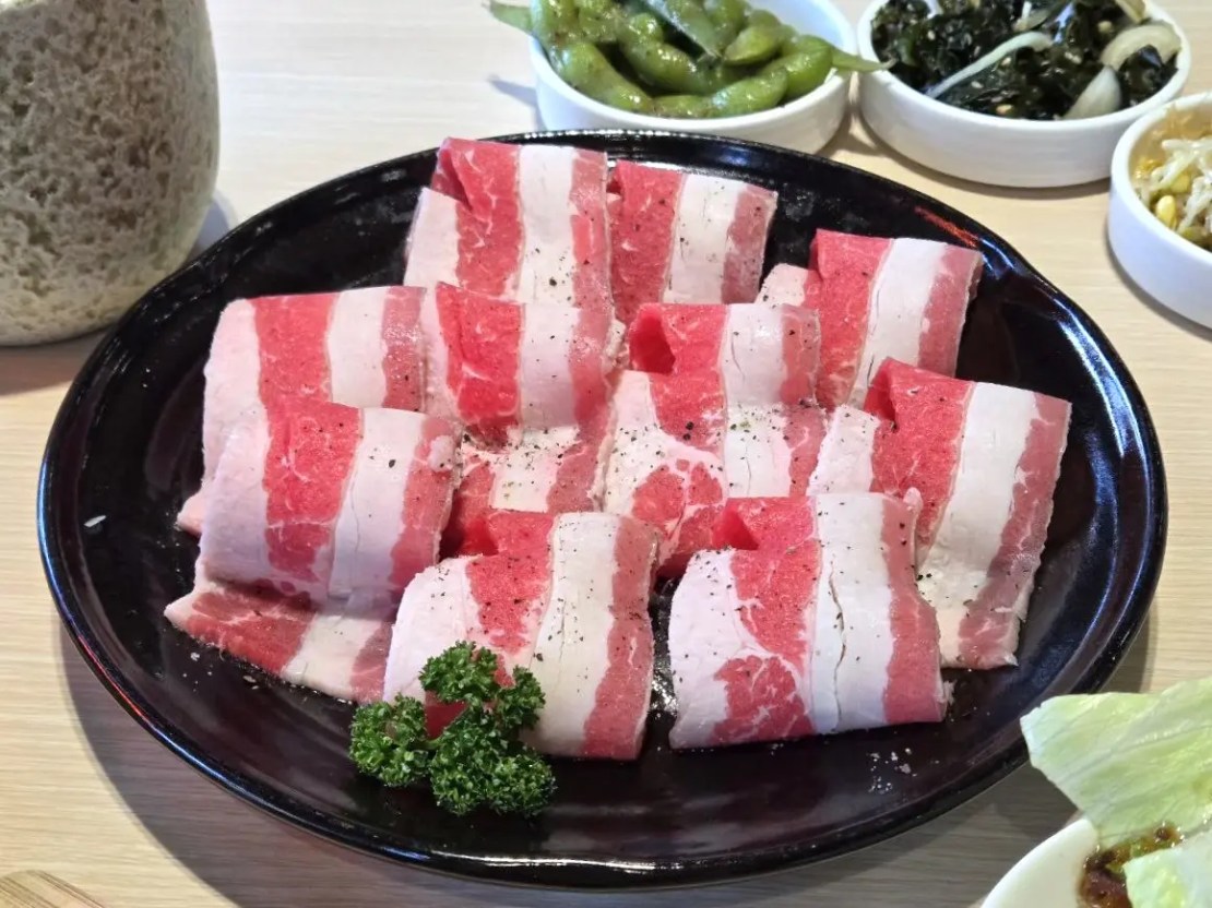 燒桶子｜秘製豬肉甕太銷魂！雙人套餐超澎湃！桃園燒肉推薦、桃園聚餐推薦、桃園美食推薦、桃園韓式推薦
