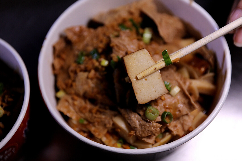 大溪手工烏龍豆干 蒜香撲鼻夠味!加上手工辣椒更對味 宵夜小酌神隊友