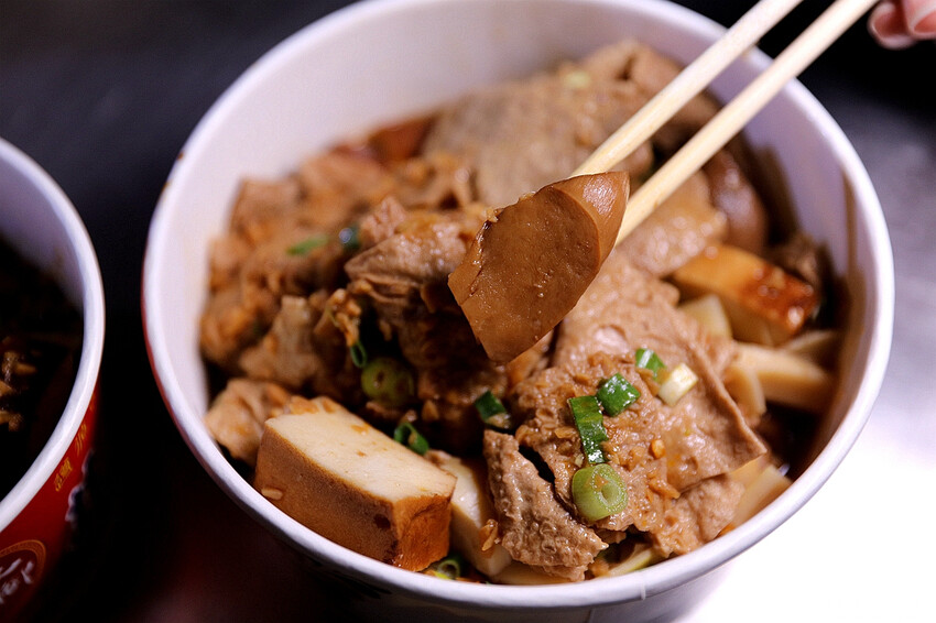 大溪手工烏龍豆干 蒜香撲鼻夠味!加上手工辣椒更對味 宵夜小酌神隊友