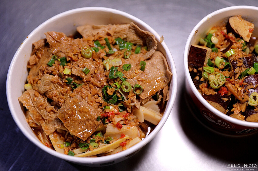 大溪手工烏龍豆干 蒜香撲鼻夠味!加上手工辣椒更對味 宵夜小酌神隊友