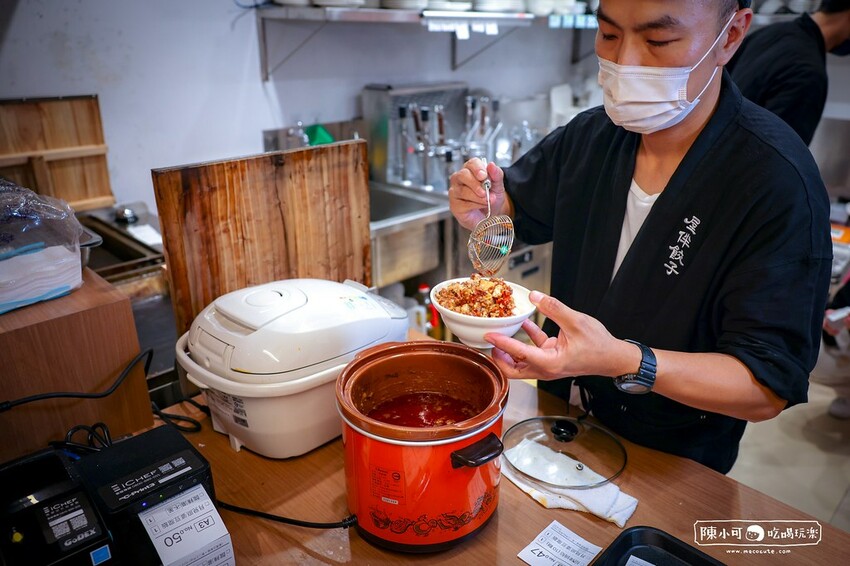 【台北美食】屋伴餃子WOOPAN,士林夜市好吃鍋貼水餃推薦!