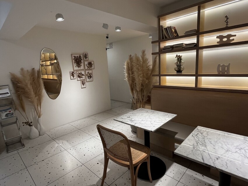 桃園市桃園區【桃園咖啡廳】讀書聊天放空的好選擇【MINI. D COFFEE】桃園同德館，不限時的美美咖啡廳