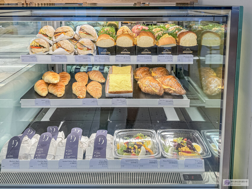 桃園市桃園區桃園美食-MINI.D COFFEE-隱藏巷弄內！歐式英倫風咖啡廳，低消一杯飲品不限時文藝空間/鄰近藝文特區