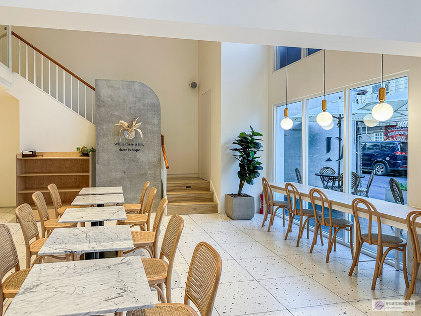 桃園市桃園區桃園美食-MINI.D COFFEE-隱藏巷弄內！歐式英倫風咖啡廳，低消一杯飲品不限時文藝空間/鄰近藝文特區