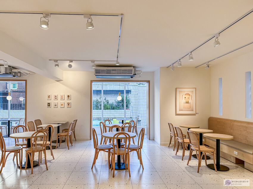 桃園市桃園區桃園美食-MINI.D COFFEE-隱藏巷弄內！歐式英倫風咖啡廳，低消一杯飲品不限時文藝空間/鄰近藝文特區