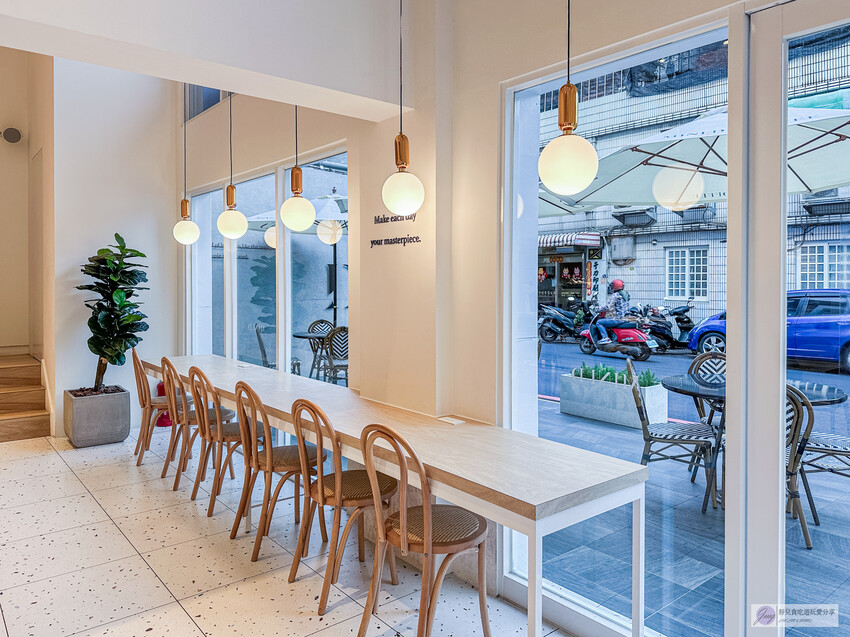 桃園市桃園區桃園美食-MINI.D COFFEE-隱藏巷弄內！歐式英倫風咖啡廳，低消一杯飲品不限時文藝空間/鄰近藝文特區