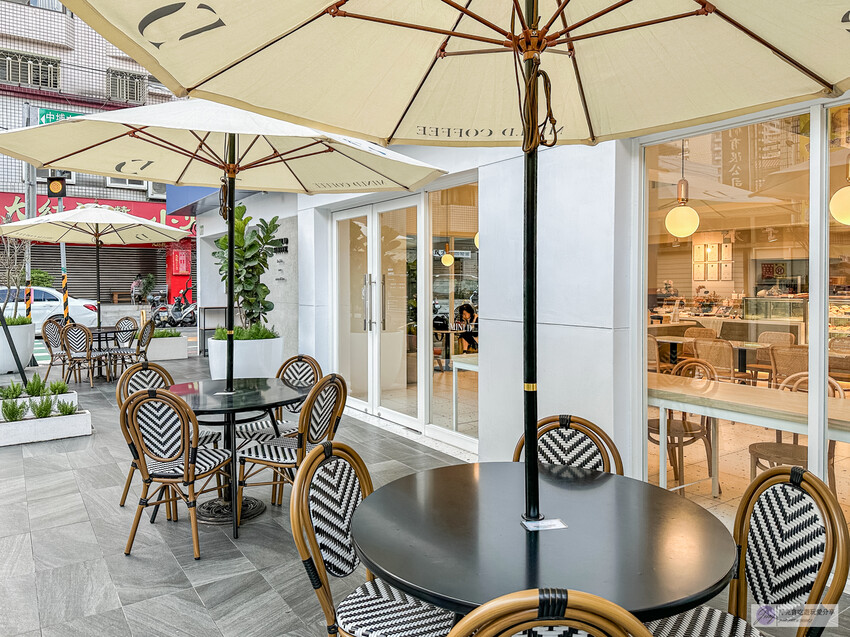 桃園市桃園區桃園美食-MINI.D COFFEE-隱藏巷弄內！歐式英倫風咖啡廳，低消一杯飲品不限時文藝空間/鄰近藝文特區