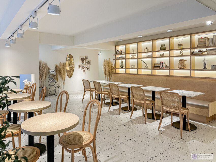 桃園市桃園區桃園美食-MINI.D COFFEE-隱藏巷弄內！歐式英倫風咖啡廳，低消一杯飲品不限時文藝空間/鄰近藝文特區