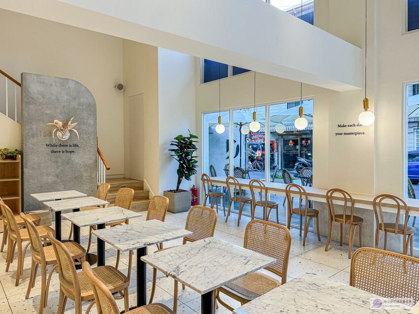 桃園市桃園區桃園美食-MINI.D COFFEE-隱藏巷弄內！歐式英倫風咖啡廳，低消一杯飲品不限時文藝空間/鄰近藝文特區