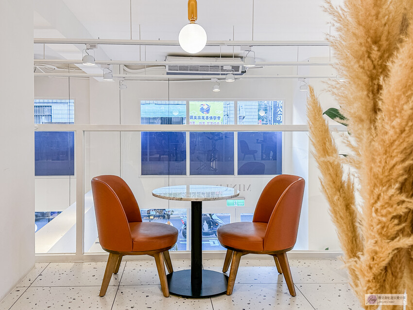 桃園市桃園區桃園美食-MINI.D COFFEE-隱藏巷弄內！歐式英倫風咖啡廳，低消一杯飲品不限時文藝空間/鄰近藝文特區