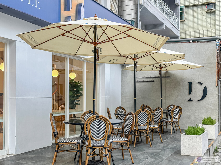 桃園市桃園區桃園美食-MINI.D COFFEE-隱藏巷弄內！歐式英倫風咖啡廳，低消一杯飲品不限時文藝空間/鄰近藝文特區