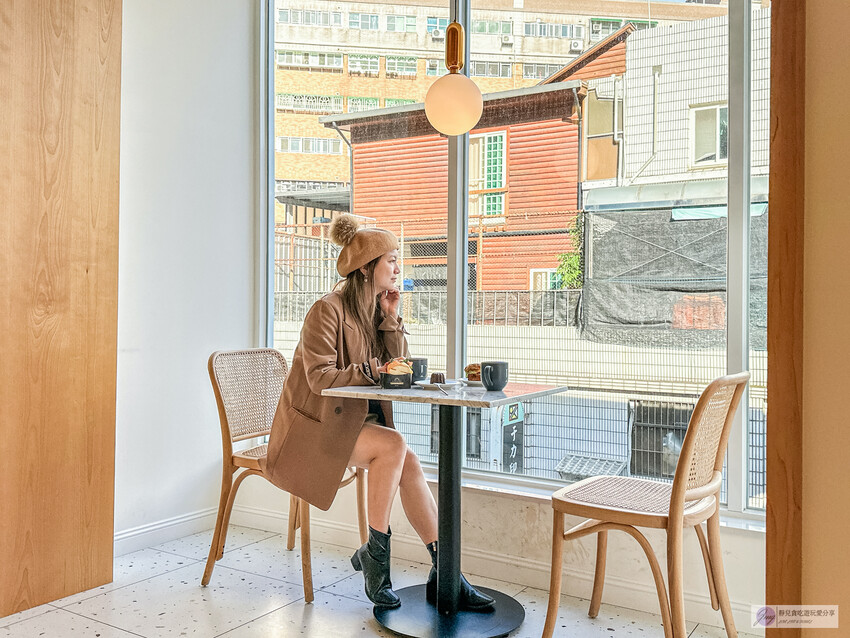 桃園市桃園區桃園美食-MINI.D COFFEE-隱藏巷弄內！歐式英倫風咖啡廳，低消一杯飲品不限時文藝空間/鄰近藝文特區