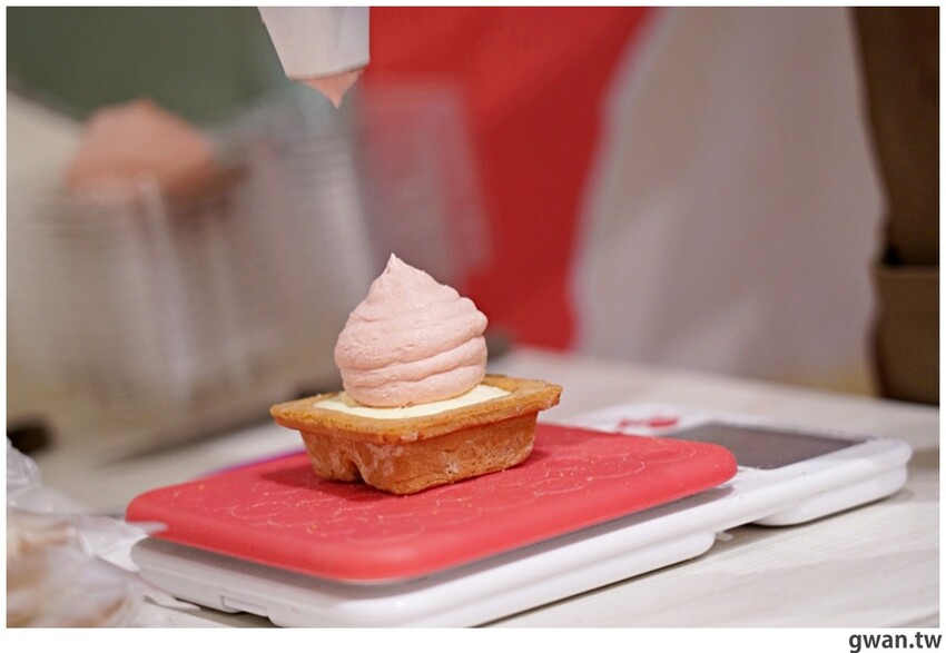 全台首間芝士燒快閃店,不到四小時就完售!老闆準備多一點啦~