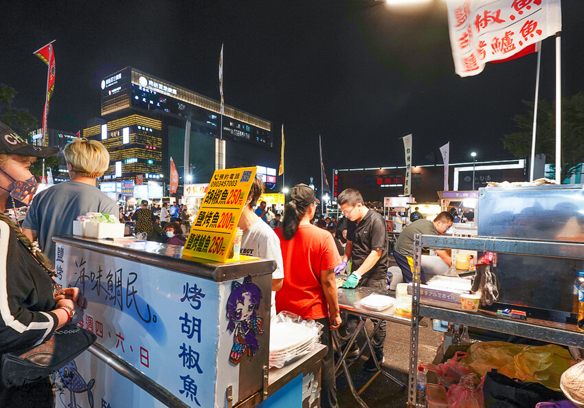 大益夜市：台南夜市4567來大益，南紡斜對面的好吃好玩的台南新夜市！！ @緹雅瑪 美食旅遊趣