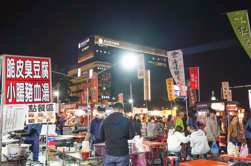 大益夜市：台南夜市4567來大益，南紡斜對面的好吃好玩的台南新夜市！！ @緹雅瑪 美食旅遊趣