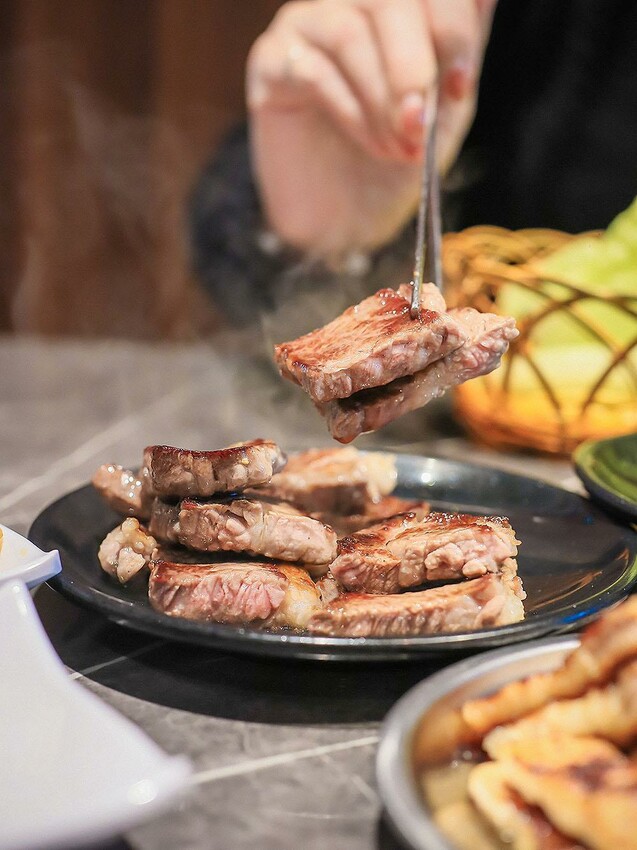 安妞韓國烤肉食堂 竹科人的私房韓式料理 店員桌邊代烤 春川辣雞、安東燉雞、拳頭飯都吃得到