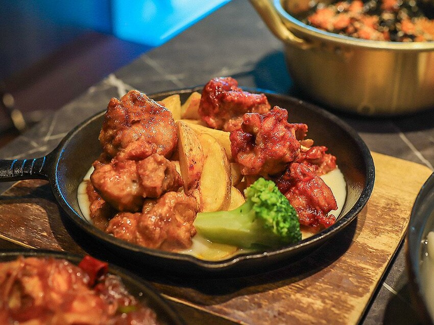 安妞韓國烤肉食堂 竹科人的私房韓式料理 店員桌邊代烤 春川辣雞、安東燉雞、拳頭飯都吃得到