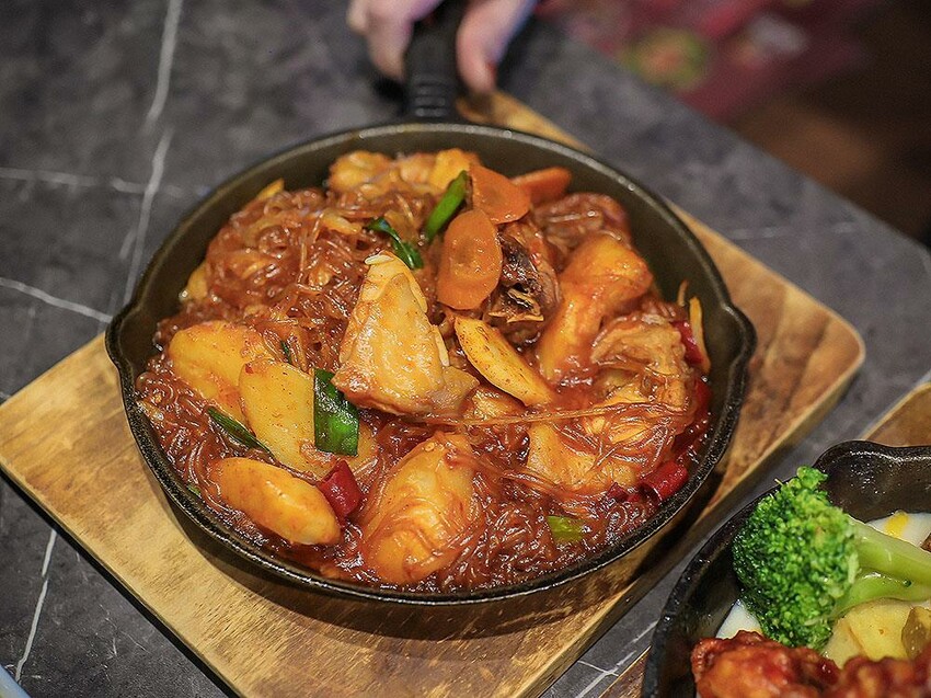 安妞韓國烤肉食堂 竹科人的私房韓式料理 店員桌邊代烤 春川辣雞、安東燉雞、拳頭飯都吃得到