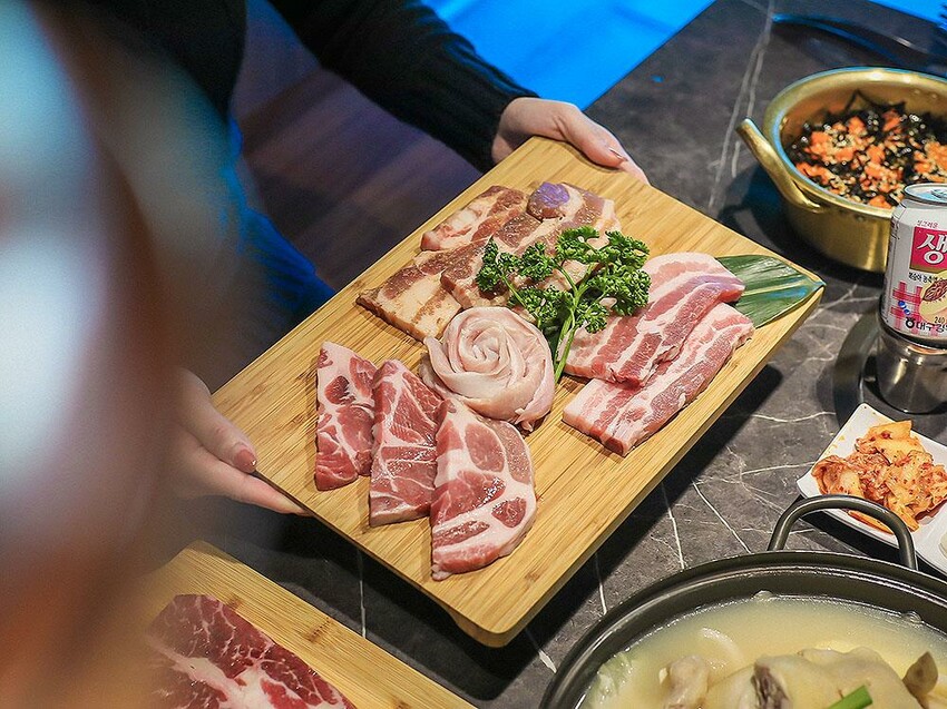 安妞韓國烤肉食堂 竹科人的私房韓式料理 店員桌邊代烤 春川辣雞、安東燉雞、拳頭飯都吃得到