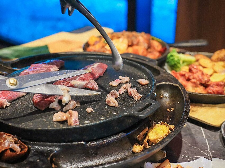 安妞韓國烤肉食堂 竹科人的私房韓式料理 店員桌邊代烤 春川辣雞、安東燉雞、拳頭飯都吃得到