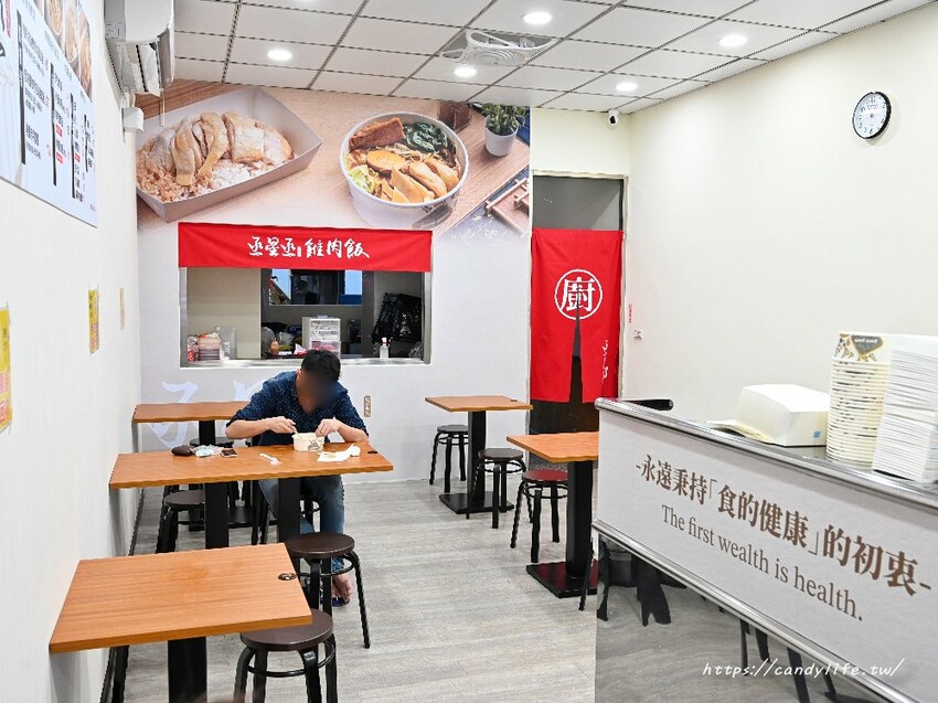 丞星丞雞肉飯|這間雞肉飯不是雞肉絲,可以吃到整塊雞腿肉!肉質超軟嫩,搭配水煮蔬菜,台中健康餐盒推薦~