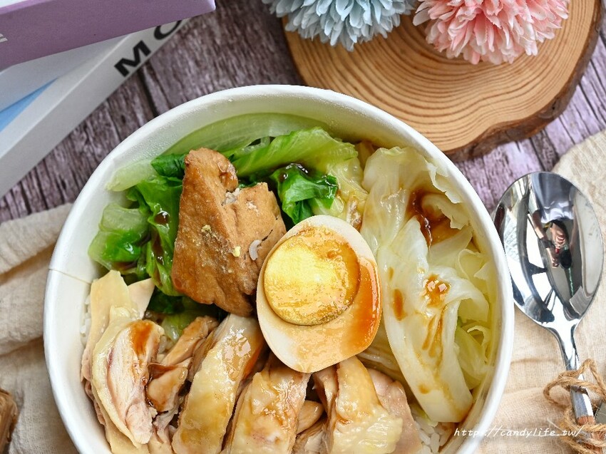 丞星丞雞肉飯|這間雞肉飯不是雞肉絲,可以吃到整塊雞腿肉!肉質超軟嫩,搭配水煮蔬菜,台中健康餐盒推薦~