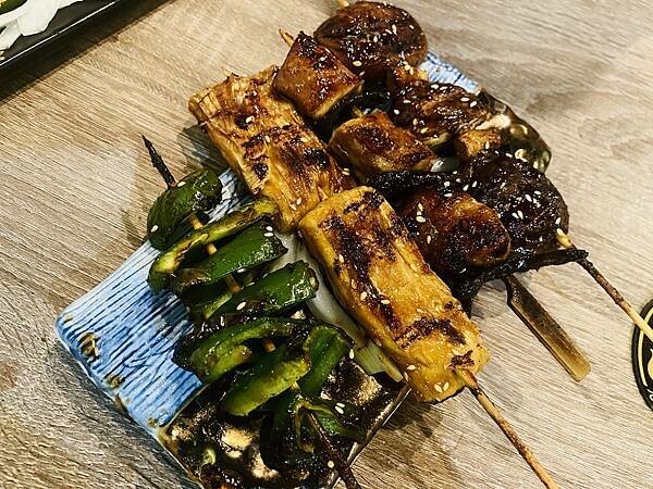 ||吃。花蓮|| 炭吉燒烤 平價串燒熱炒都好吃