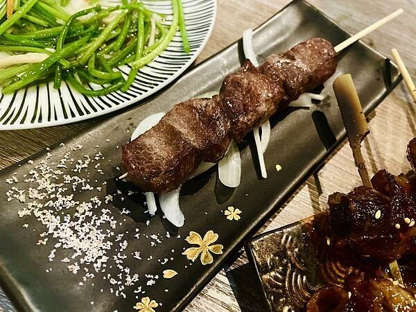 ||吃。花蓮|| 炭吉燒烤 平價串燒熱炒都好吃