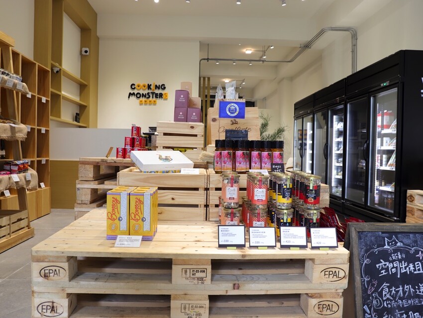 Cooking Monsters 乖獸廚房派對：台南少見的無添加食材專賣店/幫你做好食安把關.提供宅配到府服務/台南會議環境租借推薦/私廚料理教學/配對規劃 - 進食的巨鼠