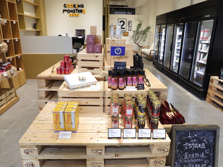 Cooking Monsters 乖獸廚房派對：台南少見的無添加食材專賣店/幫你做好食安把關.提供宅配到府服務/台南會議環境租借推薦/私廚料理教學/配對規劃 - 進食的巨鼠