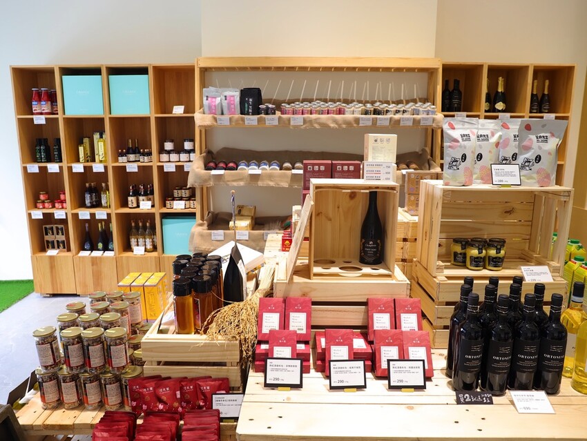 Cooking Monsters 乖獸廚房派對：台南少見的無添加食材專賣店/幫你做好食安把關.提供宅配到府服務/台南會議環境租借推薦/私廚料理教學/配對規劃 - 進食的巨鼠